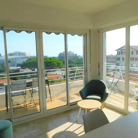 Splendide Les lauriers rénové 2021, vue mer et parking * Antibes