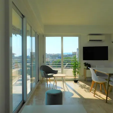 Splendide Les Lauriers Renove 2021, Vue Mer Et Parking Lägenhet Antibes